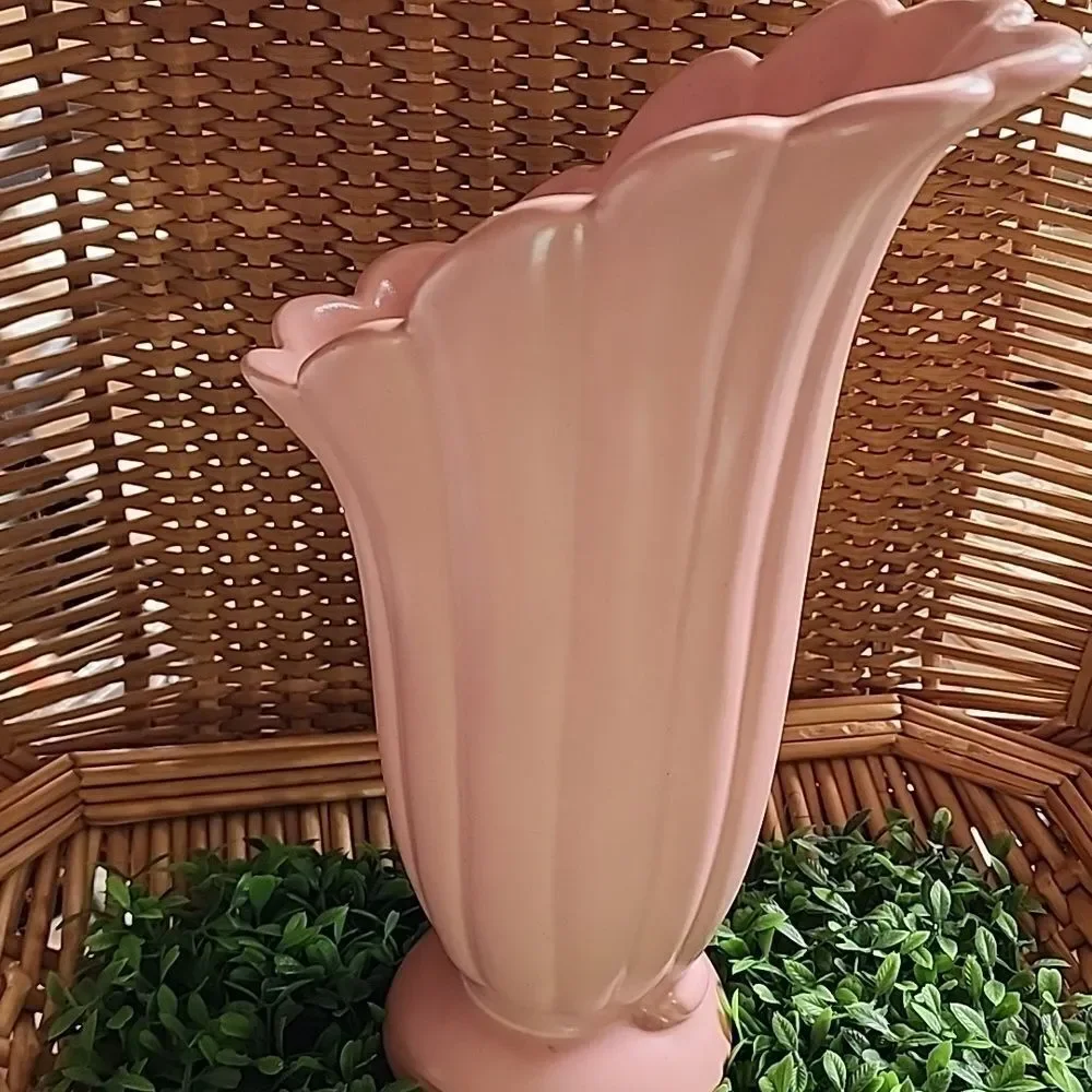 Vintage Abingdon USA Pink Vase With Scalloped Edges